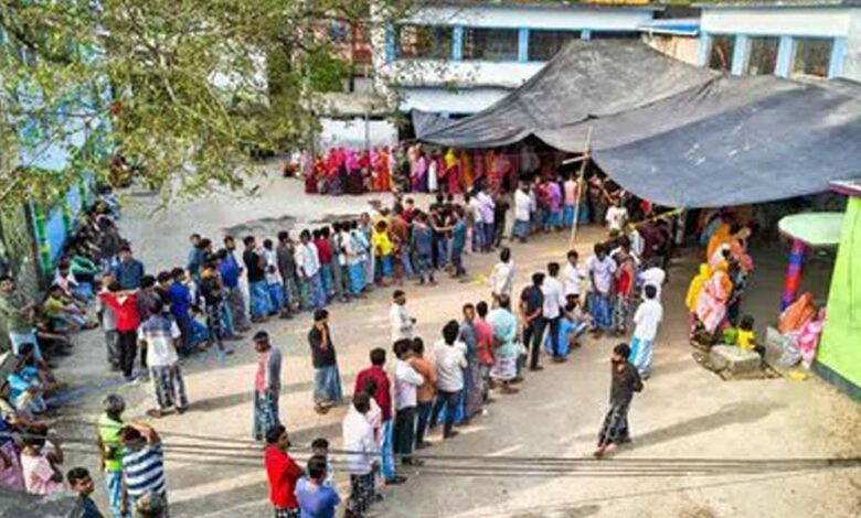 बंगाल के 15 मतदान केंद्रों पर री-पोलिंग, 9 बजे तक 16.23% वोटिंग