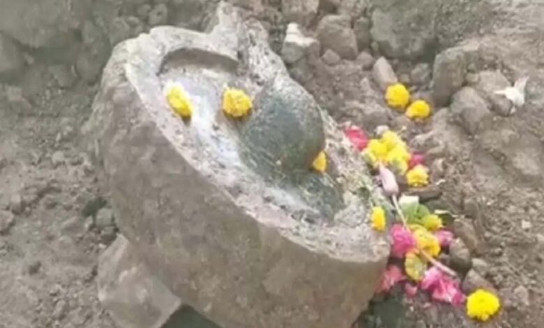 महाकालेश्वर परिसर में मिला एक और शिवलिंग, खुदाई में गुफानुमा रहस्य ने बढ़ाई उत्सुकता