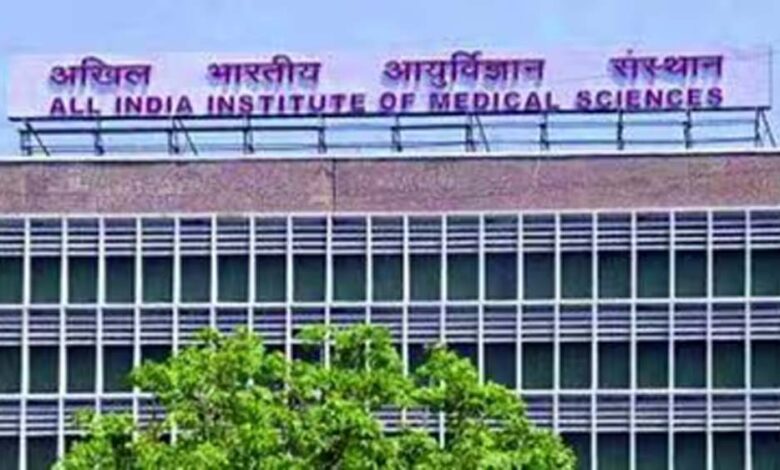 7 महीने से लकवाग्रस्त महिला को एम्स में नई जिंदगी, रीढ़ के रास्ते दी दवा से खुलीं नसें