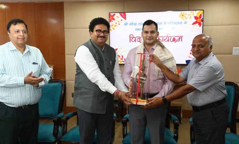 राज्यपाल के परिसहाय  नरेन्द्र रावत को दी गई भाव भीनी विदाई