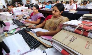 38-हजार-कर्मचारियों-के-सर्विस-रिकॉर्ड-की-होगी-जांच,-ज्यादा-वेतन-लेने-वालों-पर-गिरेगी-गाज