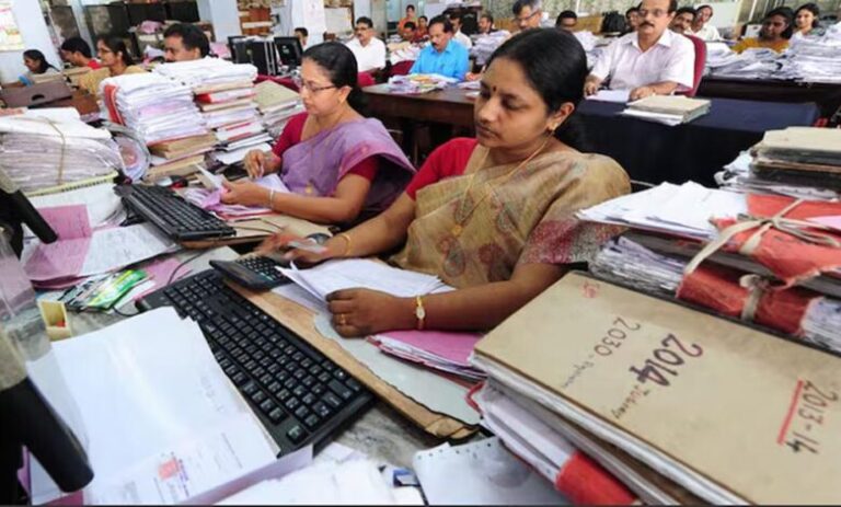 38-हजार-कर्मचारियों-के-सर्विस-रिकॉर्ड-की-होगी-जांच,-ज्यादा-वेतन-लेने-वालों-पर-गिरेगी-गाज