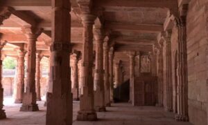 भोजशाला-गर्भगृह-में-गुपचुप-रखी-गई-मां-वाग्देवी-की-प्रतिमा,-asi-ने-तुरंत-हटाया;-सुरक्षा-बढ़ाई-गई